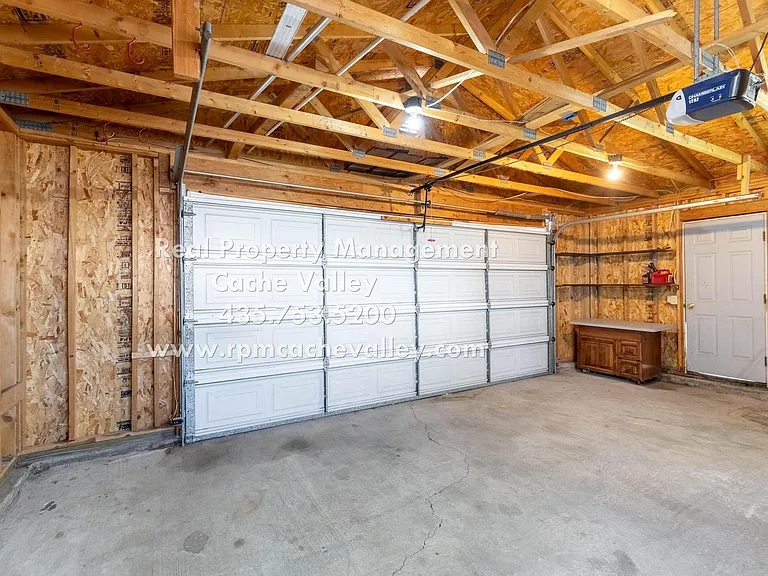 415 E 1150 N — Photo 16