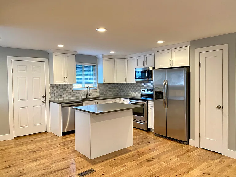 1627 E Roosevelt Ave — Photo 4