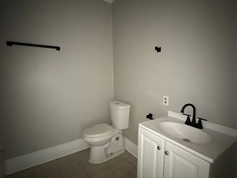 535 N College St — Photo 10