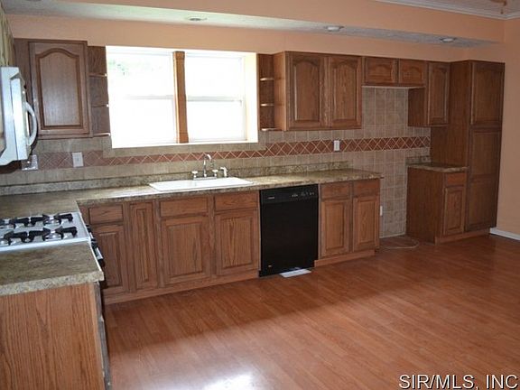 3rd image of 522 College Ave