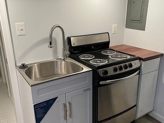 2nd image of 4822 Arlington Blvd