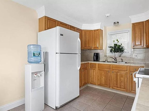 5th image of 1041 Hyde Park Ave APT 2