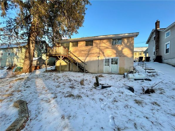 2556 N Delaware Dr, Mount Bethel, PA 18343