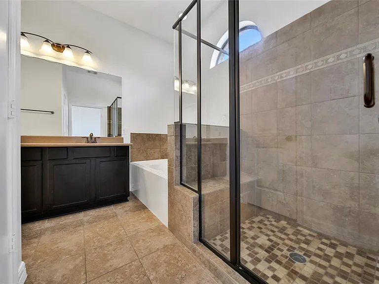 711 Aulia Ln — Photo 18