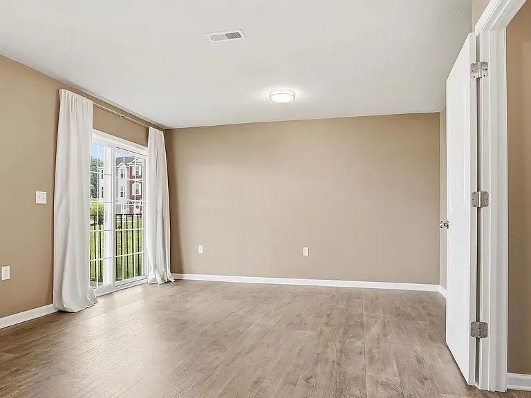 182 Hudson Blvd — Photo 29