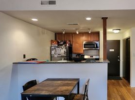 1050 W Dickens Ave, Chicago, IL