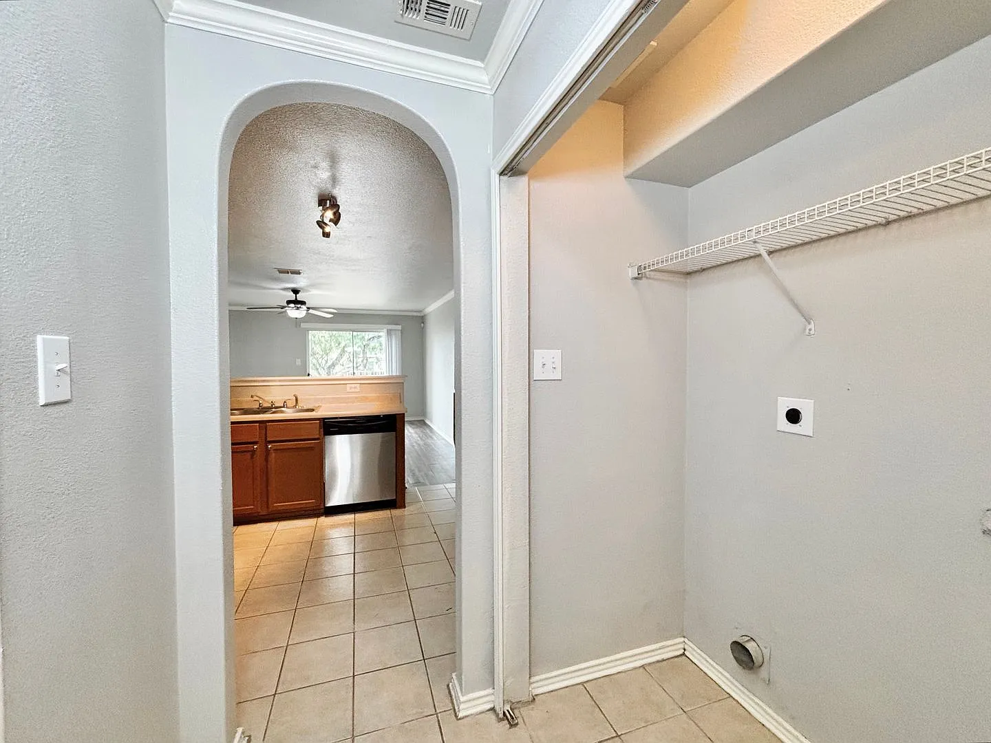 Beautiful 1-Story Home in Horizon Pointe community — Photo 3