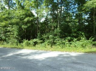 2405 White Horse Dr, Crossville, TN 38572