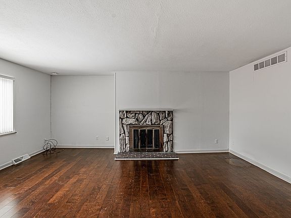 3rd image of 4625 S Lowell Blvd