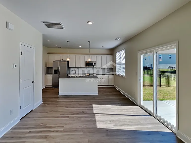 5323 Trust Dr — Photo 6