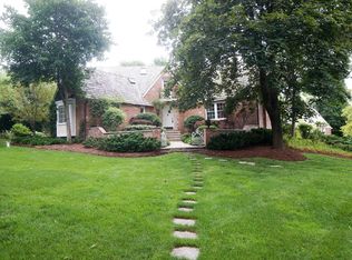 249 Biltmore Dr, North Barrington, IL 60010