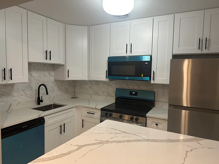 420 W Aldine Ave #523 — Photo 2