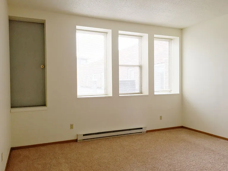 6 North Main Street - Downtown apartments on second floor above commercial spaces. — Photo 17