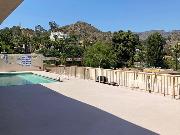 3rd image of 2211 N Cahuenga Blvd #402