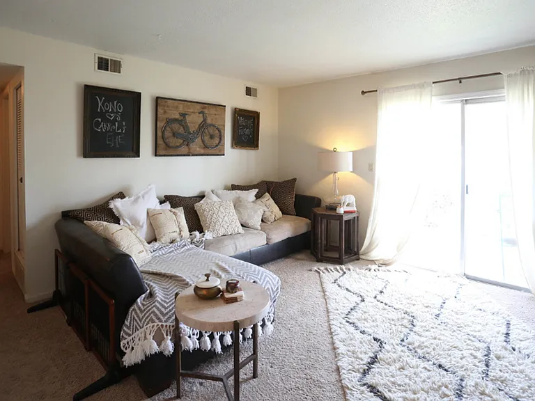 2309 W Broadway — Photo 1
