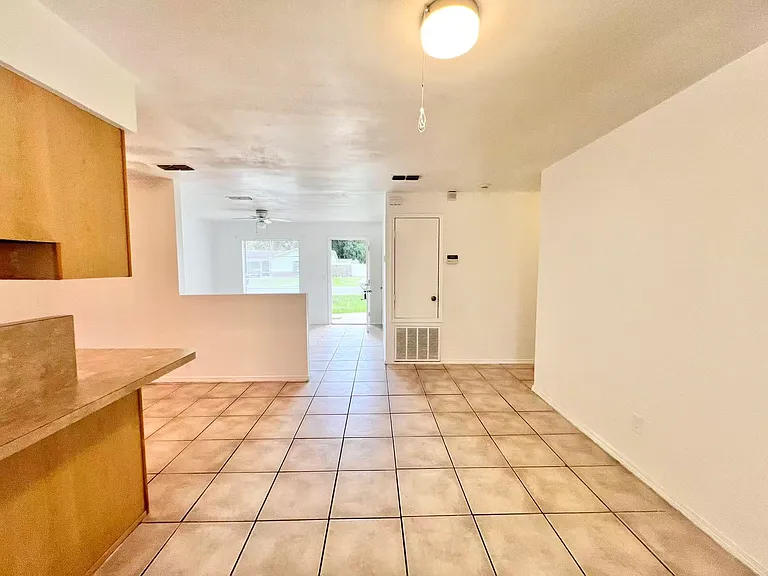319 Autumn Dr — Photo 13