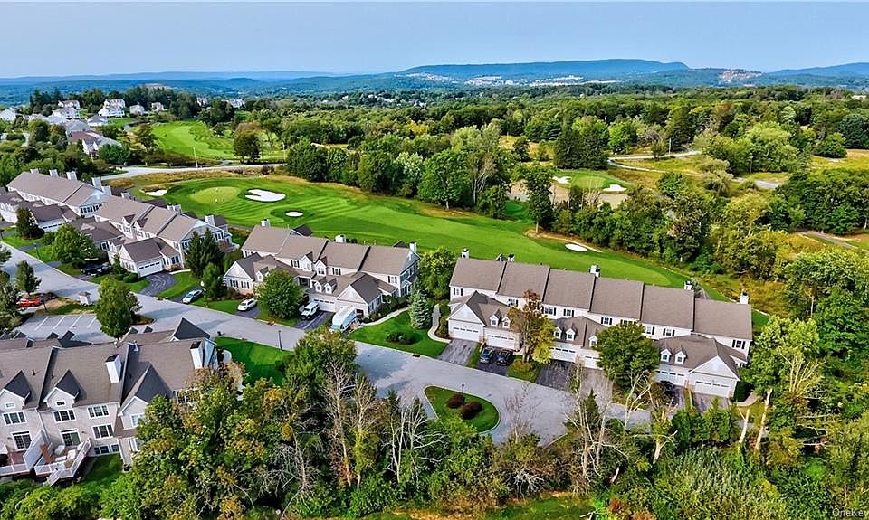1st image of 8 Turnberry Ct