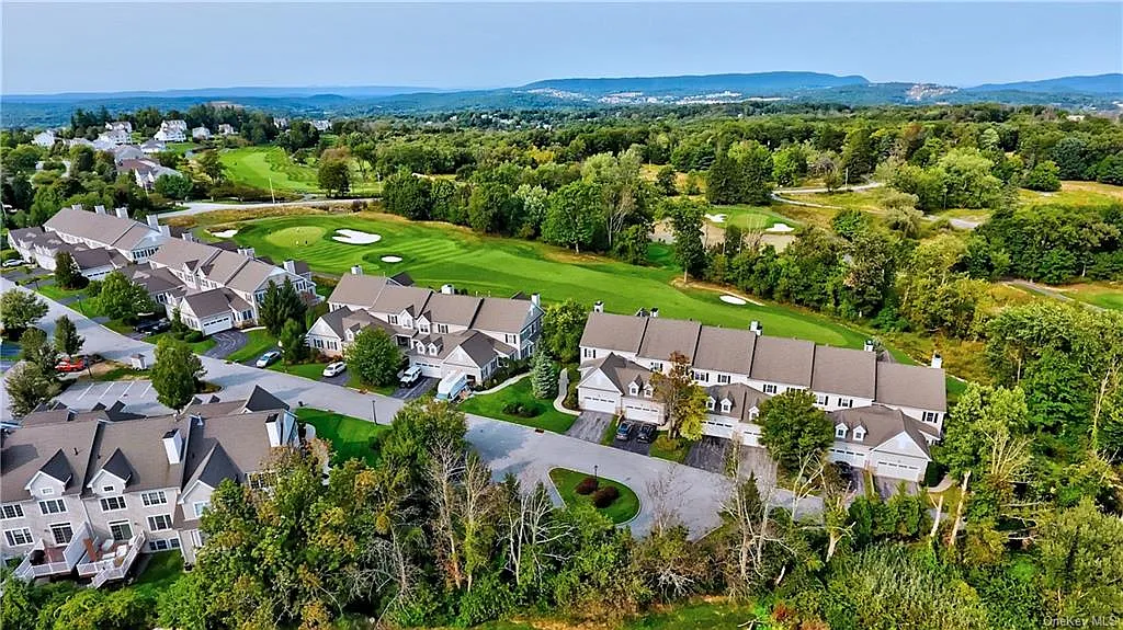 8 Turnberry Ct photo 1