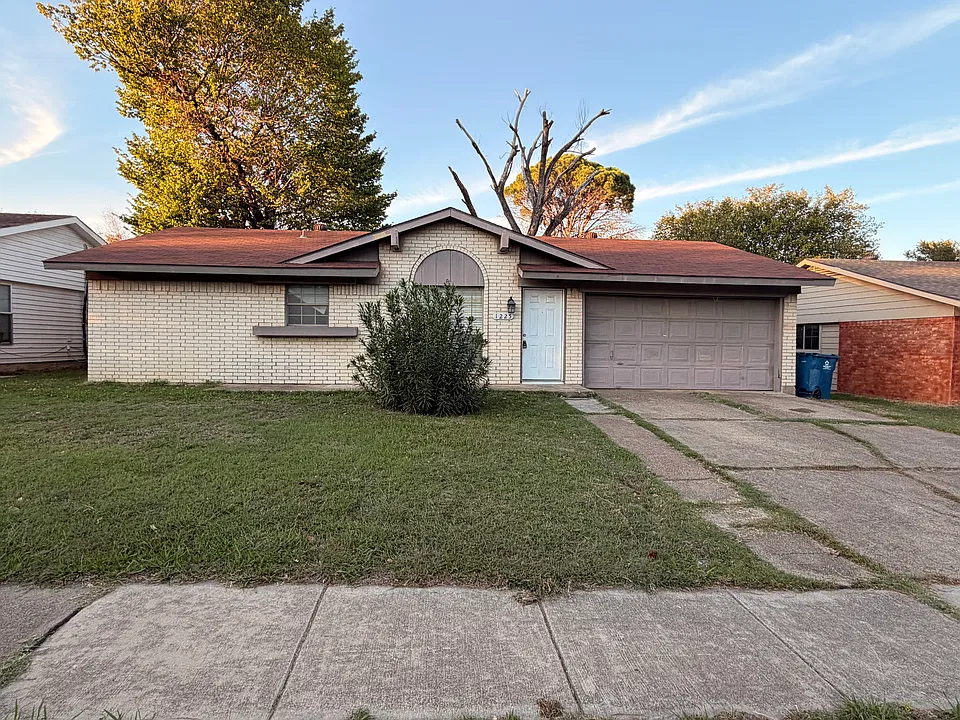 1225 Palisades Dr