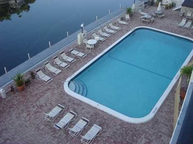 1st image of 402 Golden Isles Dr