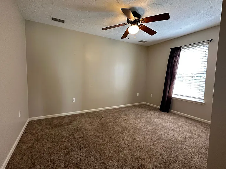 2066 Honeysuckle Ln — Photo 11