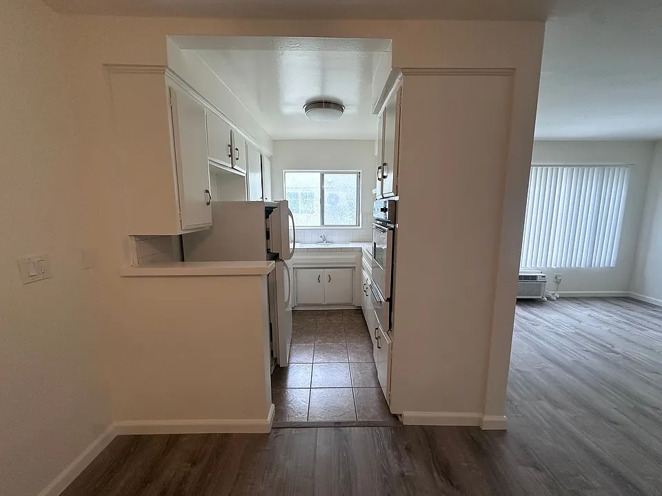 1005 N Curson Ave #5