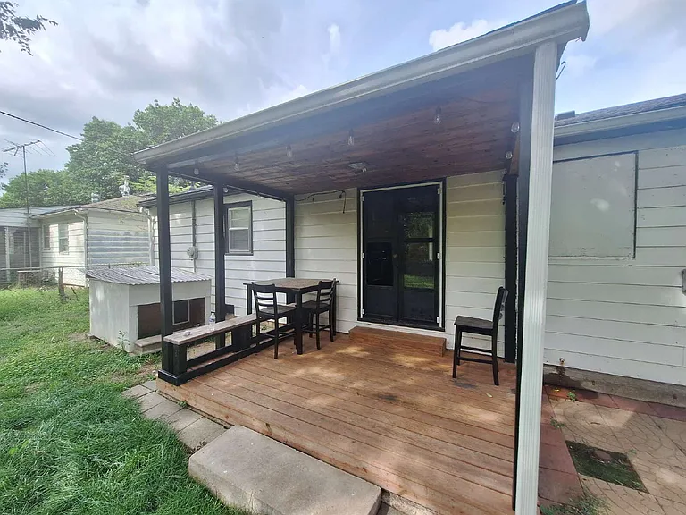 849 Lexington Rd — Photo 6