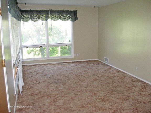 2 Living Room_07102015
