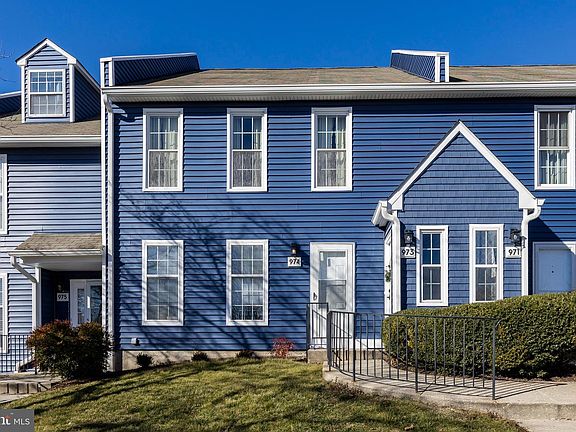3rd image of 973 Roundhouse Ct #39
