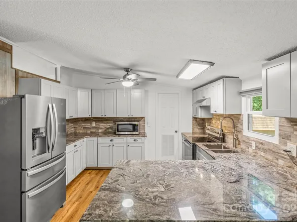1005 Caldon Dr, Stanley, NC 28164