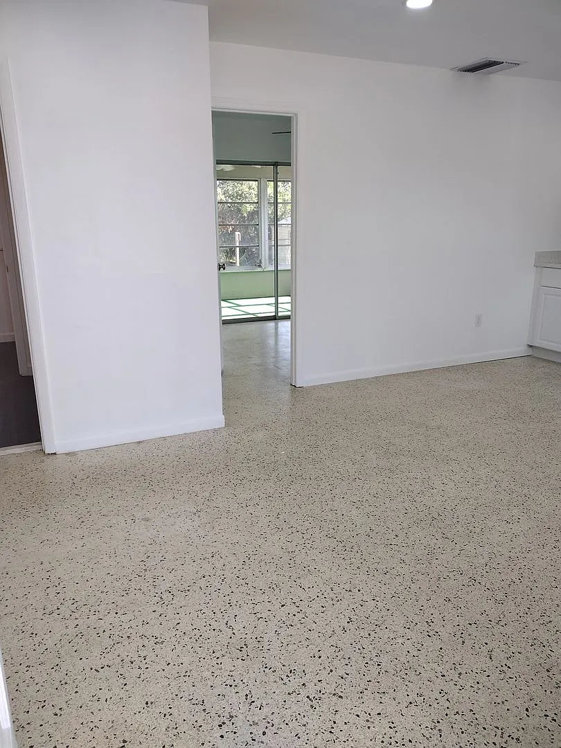 3 bed 2 bath Duplex — Photo 4