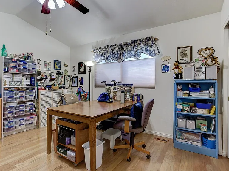 Upper Floor Bdrm or Study w/BA 1