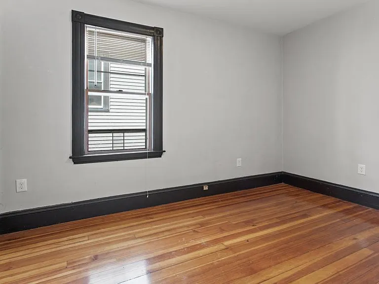 18 Peverell St #2 — Photo 18