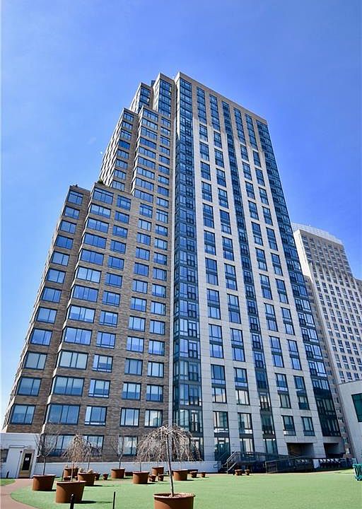 1st image of 10 City Pl Ph 2F