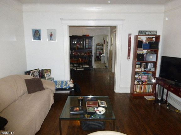 5th image of 132 Roseland Ave