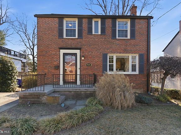 2nd image of 904 Dennis Ave