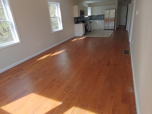 2nd image of 4 Cutler St Floor 1