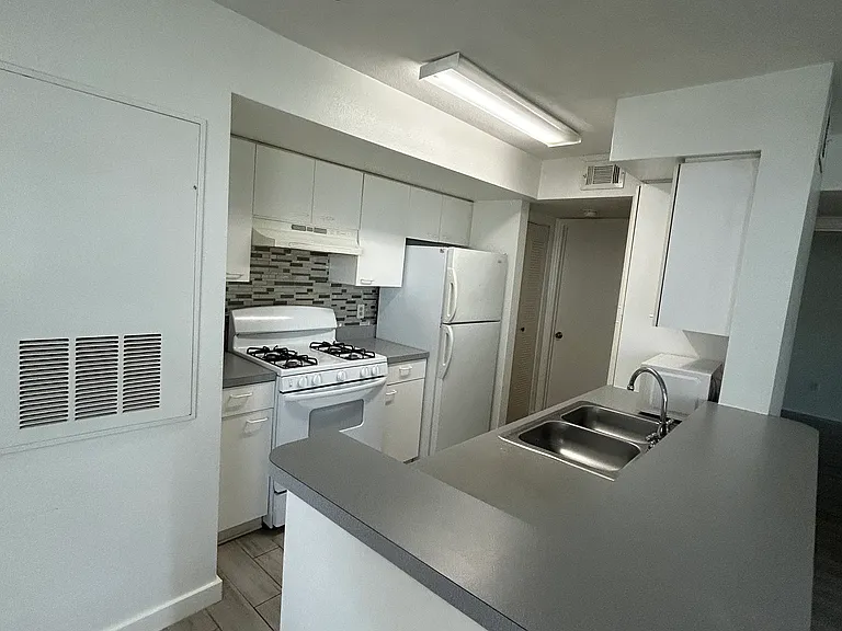 1606 Columbia Arms Cir #124 — Photo 8