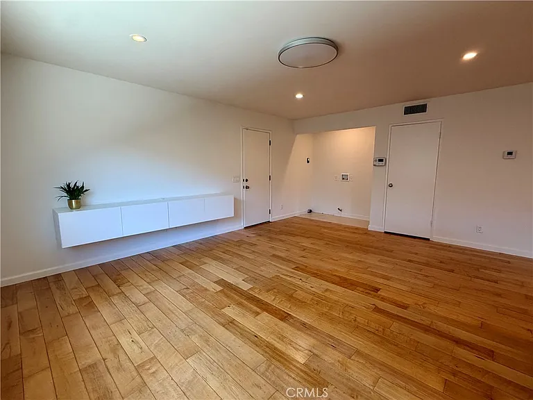 16313 S Saint Andrews Pl #1 — Photo 3