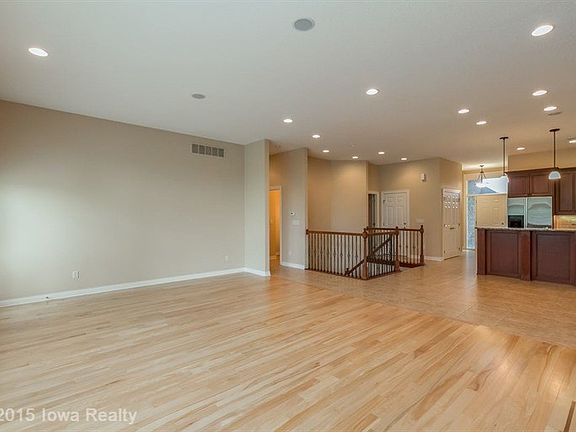5th image of 751 Glen Oaks Ter