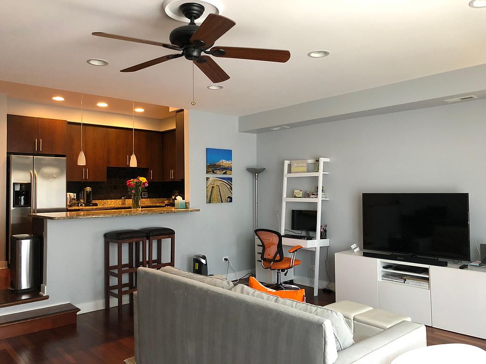 1st image of 1238 N Milwaukee Ave Unit 2
