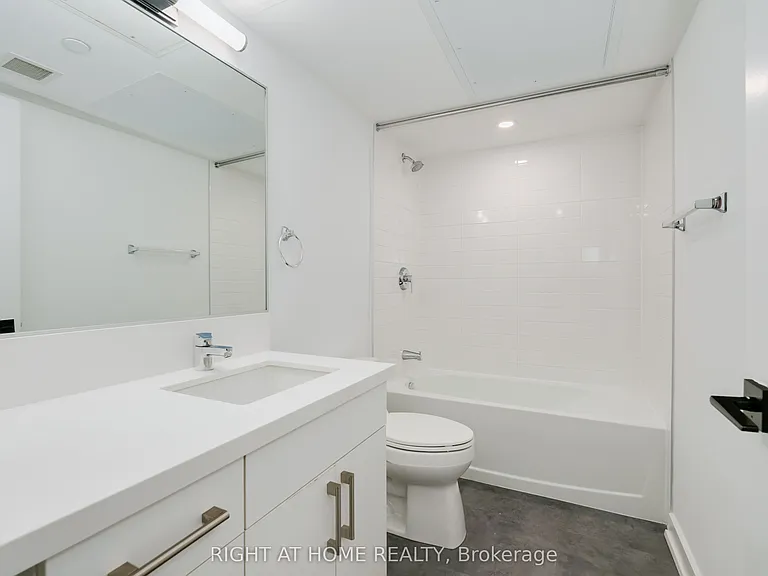 897 College St W #518 — Photo 4