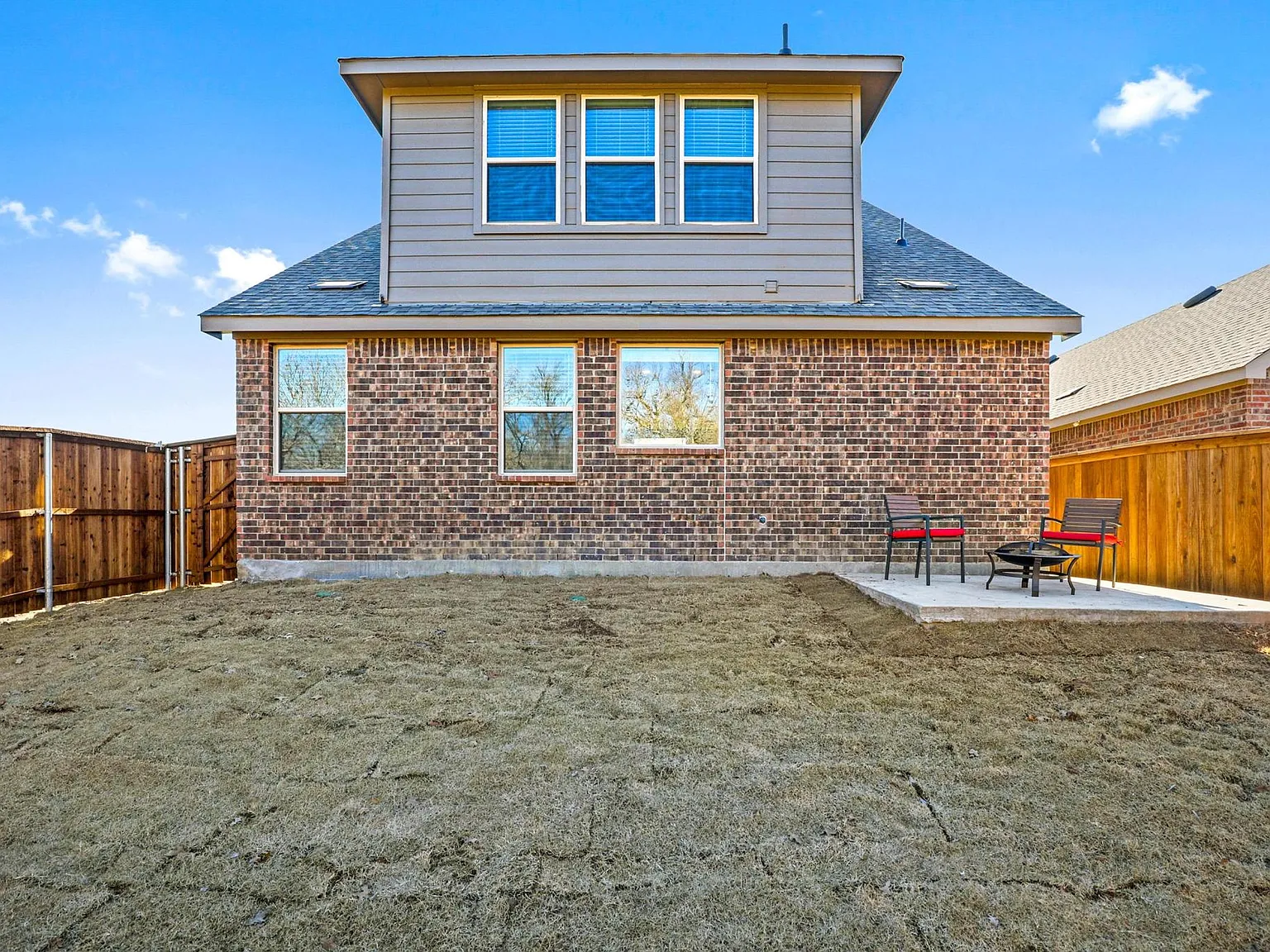3 bed, 2.5 bath, 1903 sqft, $2,100 — Photo 4