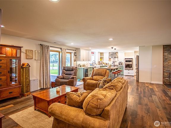 3rd image of 7900 Diagonal Road SE