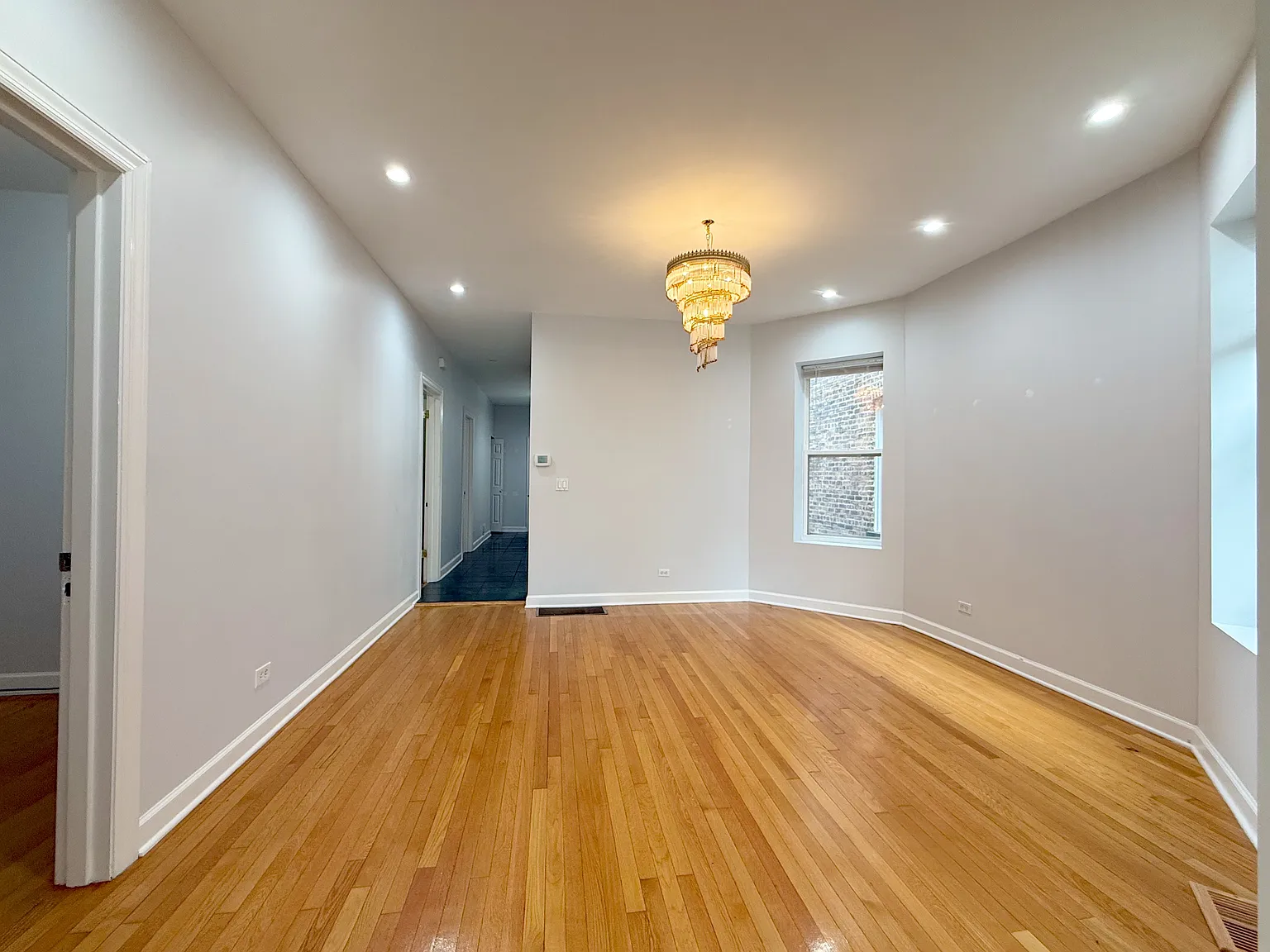 3 bed, 1100 sqft, $2,200 — Photo 4