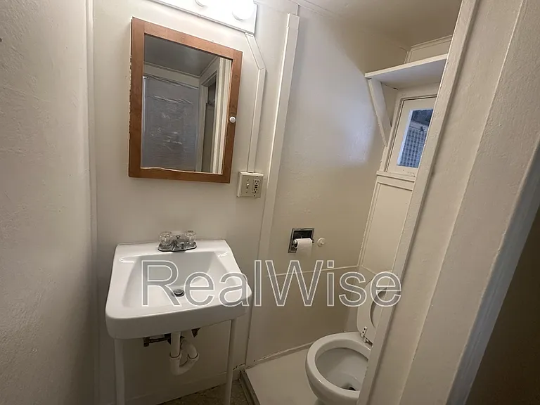 4550 Rogue River Hwy #6 — Photo 13