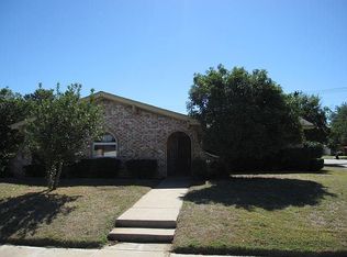 800 Ridge Dr, Bedford, TX 76021