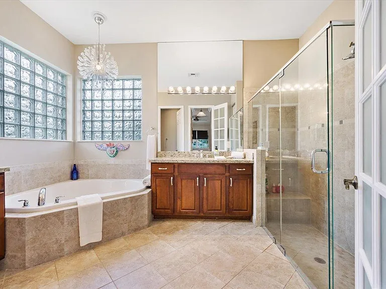 8152 Butler Greenwood Dr — Photo 16
