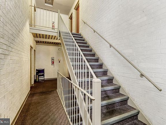 2nd image of 1136 S Washington St APT 203