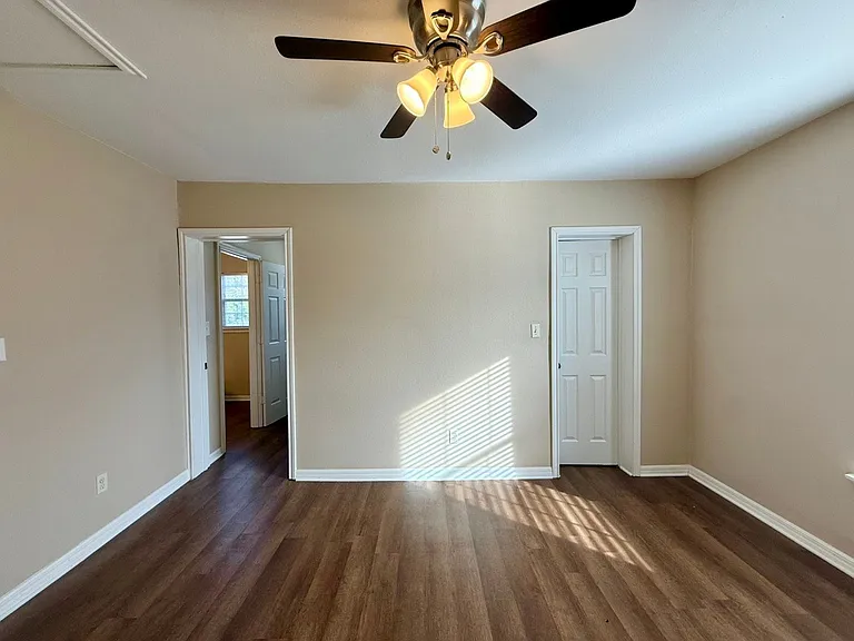1016 S Bennett Ave — Photo 8